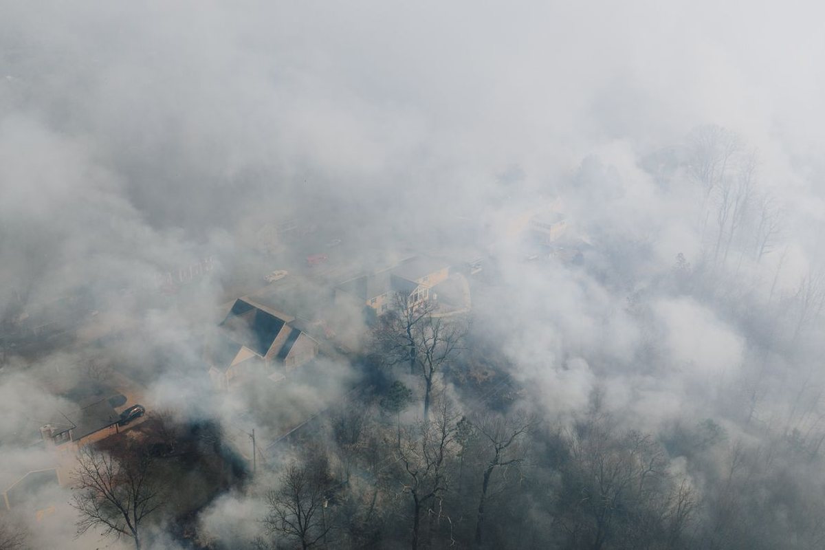 A neighborhood of houses shrouded in wildfire smoke